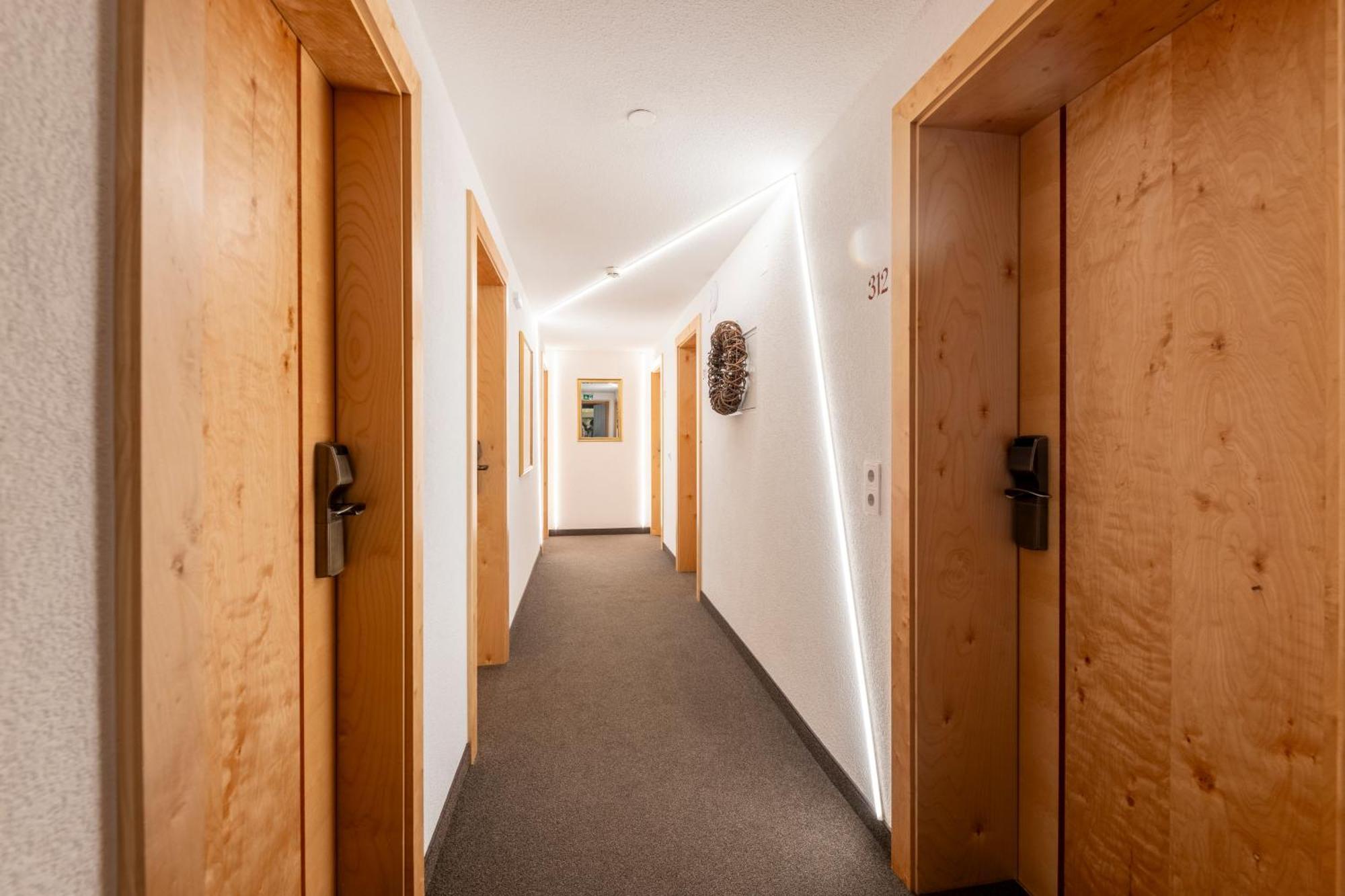 Hotel Jaegerhof อิสชเกิล ภายนอก รูปภาพ