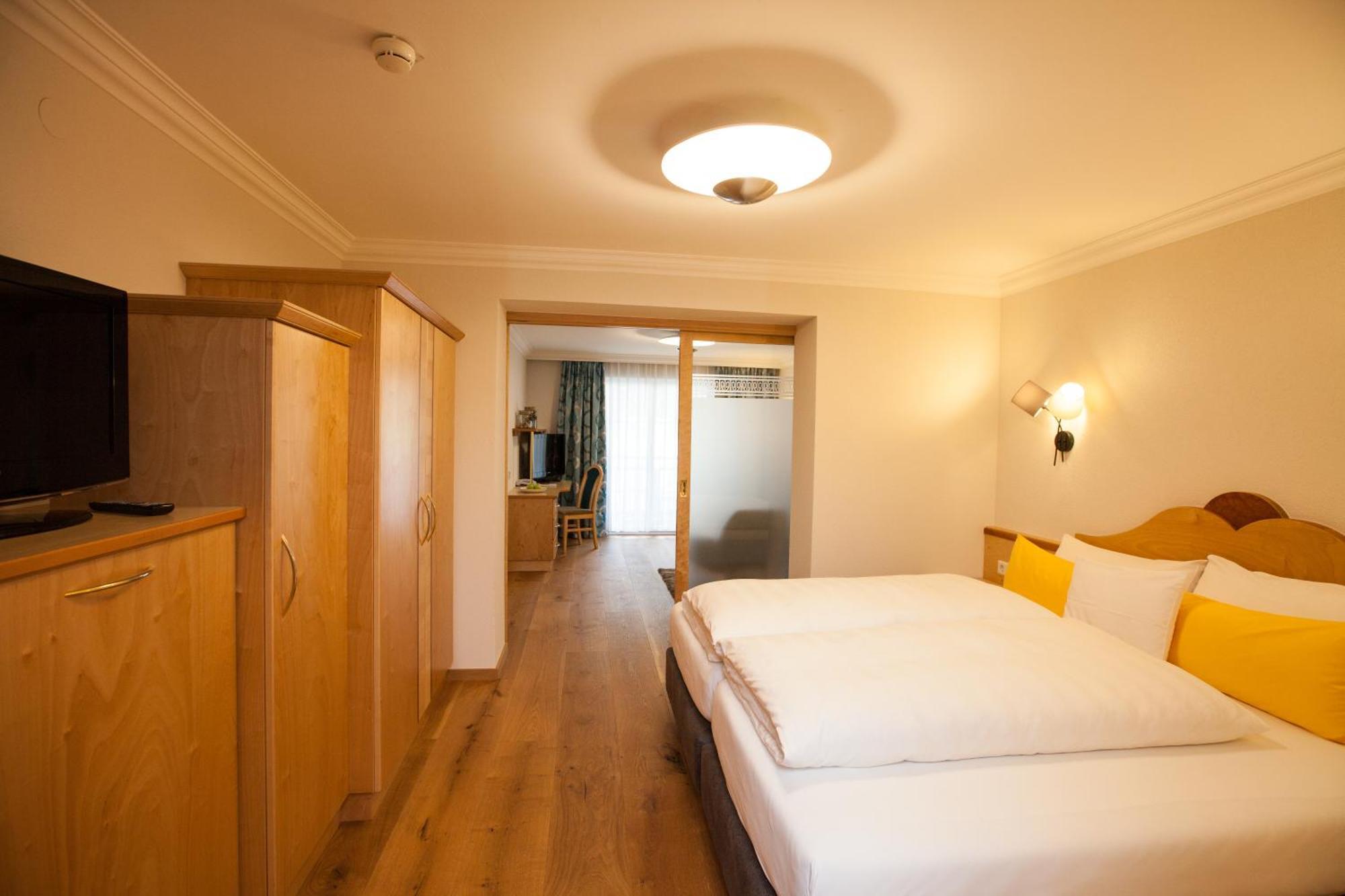Hotel Jaegerhof อิสชเกิล ภายนอก รูปภาพ